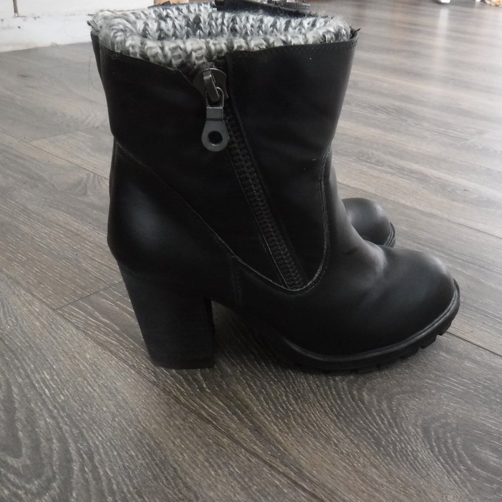 SALE!! 8.5 Steve Madden Frigid sweater sock boots. EUC